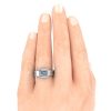 GTJ3889-emerald-w-8x6mm-hand-1