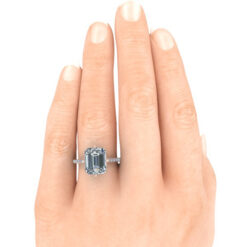 GTJ3886 emerald r 10x8mm hand 1 | Gerry The Jeweler
