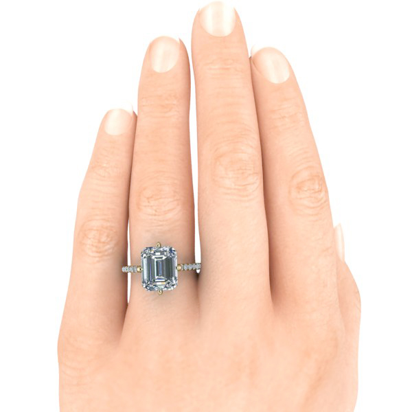 GTJ3886-emerald-y-10x8mm-hand-1
